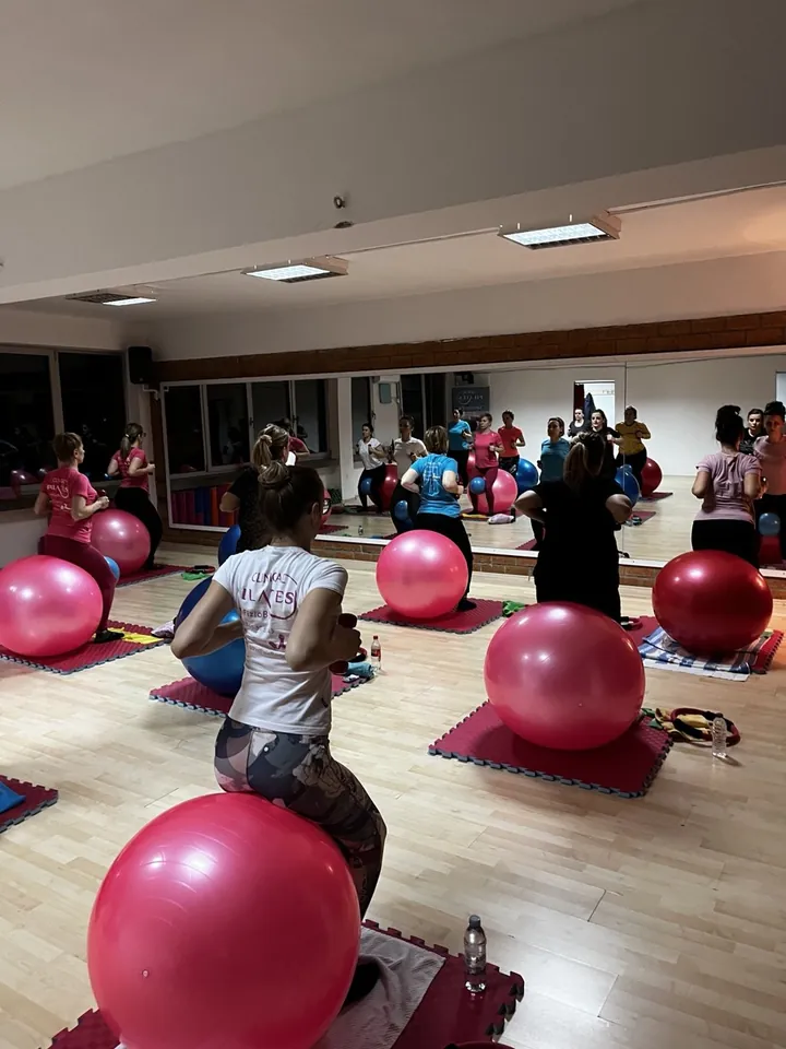 Grupni trening sa velikim loptama